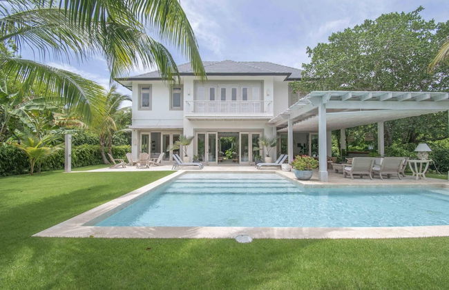 Stylish Fully-staffed Villa Near Beach and Lagoons in Exclusive Golf Resort - Photo 24