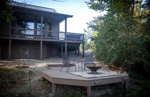 Outstanding Cabin with Hot-tub in Carbondale, Illinois - Foto 8