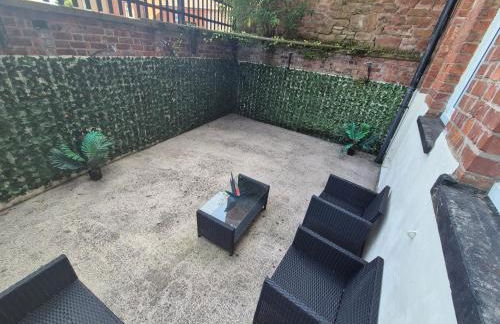 Spacious 2 bed appartment next to BAE with spa bath - Foto 14