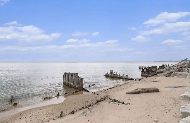 Overlooking Shoreline 2BDR Chalet 18396 - Foto 25