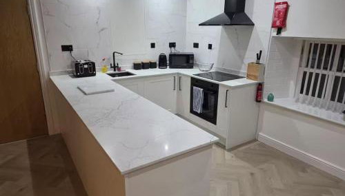 Liverpool Penthouse - Sleeps 8 - City Centre - Foto 3, stove, dishwasher, toaster