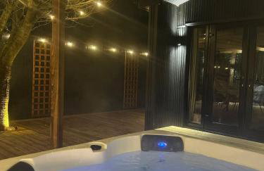 Rural Romantic Cabin-Hot Tub & Outdoor Kitchen - Foto 7