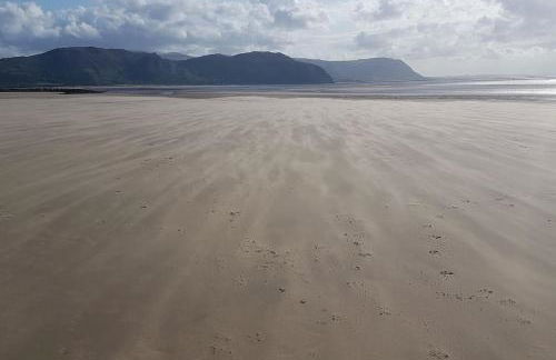 Seaside Escape - Deganwy Beach Cottage - Sea Views & Golf Course Views - Photo 18