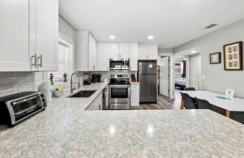 Welcome to Dolphin Fun A! Brand NEW Duplex! Walk to the Beach! - Foto 63