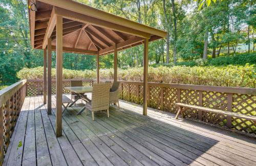 Cabin with Deck about 3 Mi to Apple Valley Lake! - Photo 2