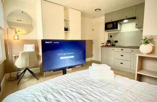 A4 HighTown Studio Apartment, Steps from Luton Train Station - Foto 1