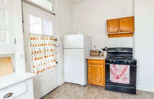 Step Back in Time Charming Victorian with Modern Amenities - Foto 24