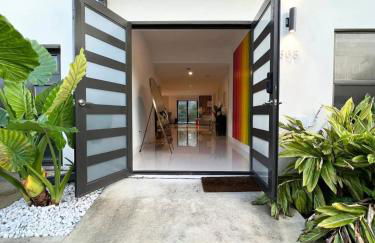 Lux Retreat with Pool Near Beach - Foto 8