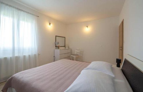 Awesome Home In Tugare With Kitchen - Foto 32