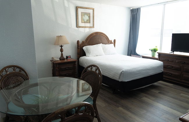 Beach Club at Montego Inn - Photo 33