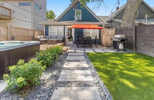 Farm House DT Indy with Pool Table - Photo 6