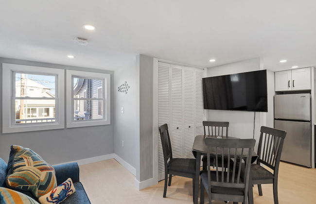 Modern Condo Perfect For Winter Rental - Photo 3