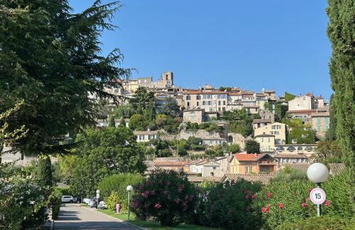 Biot - Place des Arcades - Foto 24