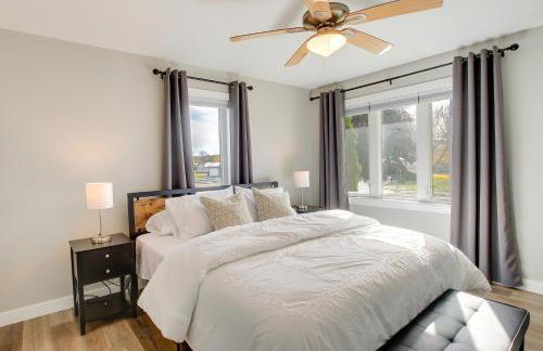 Bright Little Chute Condo with Deck and Yard! - Foto 13