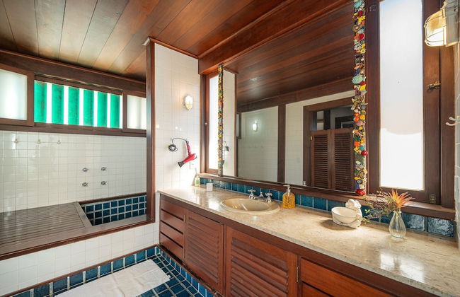 Casa com Cinco Quartos Pé na Areia - Foto 16