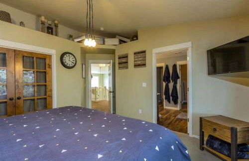 Wildflower Getaway HALF acre yard firepit hot tub bikes Dogs OK - Foto 20