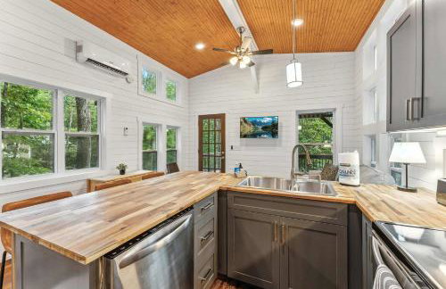 The Hickory Tiny Home in Menlo - Photo 13