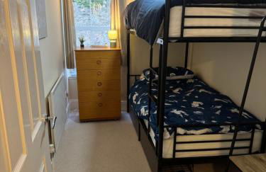 Spacious, sleeps 7, 2 baths, Central Saltash - Photo 40