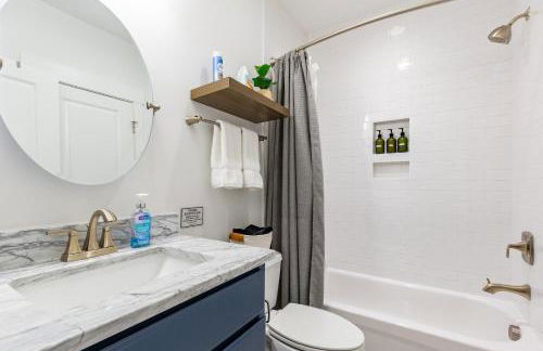 Modern 2BR Retreat, Close to DC & Airport - Photo 8