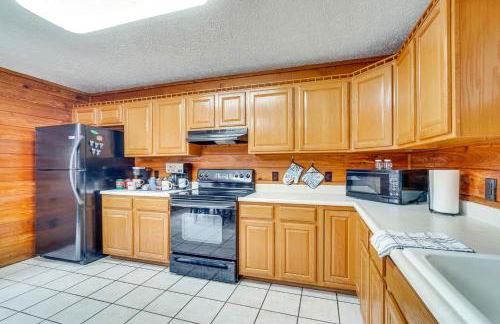 Boat Dock Pet-Friendly Douglas Lake Getaway! - Foto 8