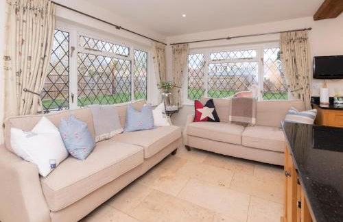 Luxurious Country House with Cinema Games Room - Pass the Keys - Photo 27