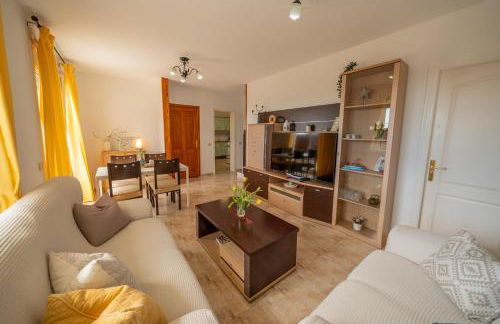 3BR Chalet Valley Moon-Seaviews, Terrace & Parking - Foto 6