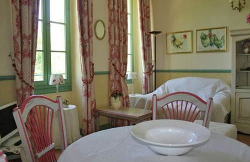 A beautiful 2 persons studio in a chateau with swimming pool - Foto 75