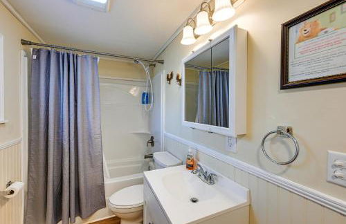 Shared Hot Tub and Fire Pit Tranquil Whittier Gem! - Foto 15