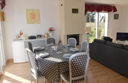 Denneville Coastal Escape with garden - Foto 10