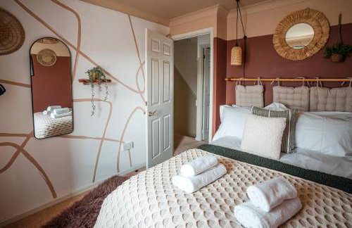 Sleeps 8-10 Cotswold Home with Hot Tub & Parking - Foto 35