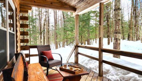 Stylish Forest Lodge with Large Hot Tub, Firepit and Fireplace minutes to Gore Mountain - Foto 3