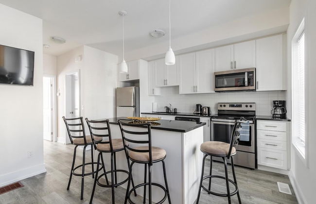 4BR 3BA Townhouse on Lake Ontario Free Parking Gym - Foto 5