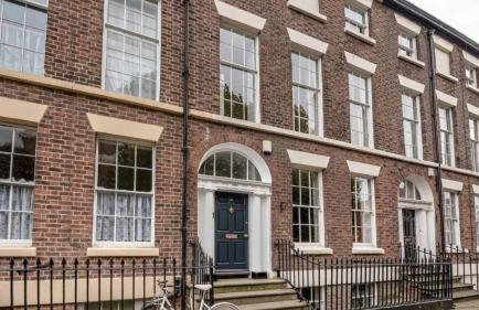 Georgian Residence - 4BR Modern Living, Sleeps 8! - Foto 42