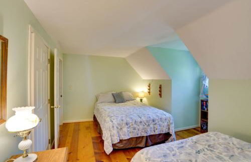 Cozy Pittsfield Gem with Deck, Gazebo and Fireplace - Foto 18