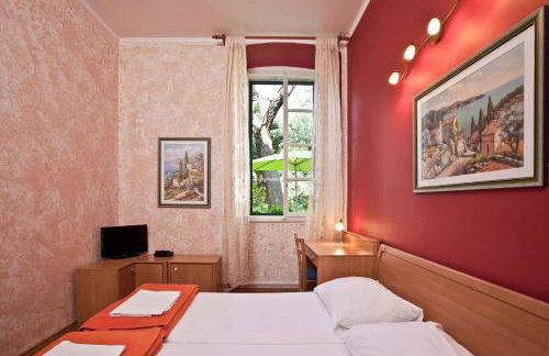 Mediteran with garden next to beach and Old Town - Foto 11