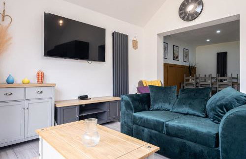 4 bedroom bungalow in Kettering - Garden - Parking - WiFi - Foto 1