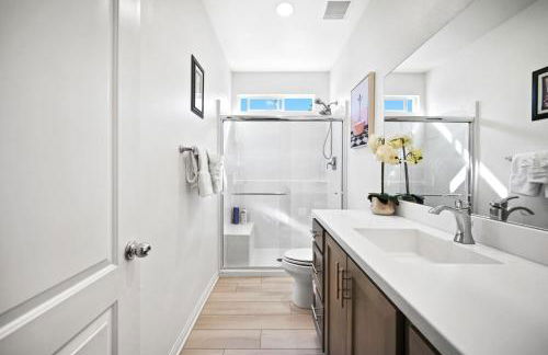 Views, Gameroom, Saltwater Pool & Hot tub, Firepit by MariamsBnb - Foto 14