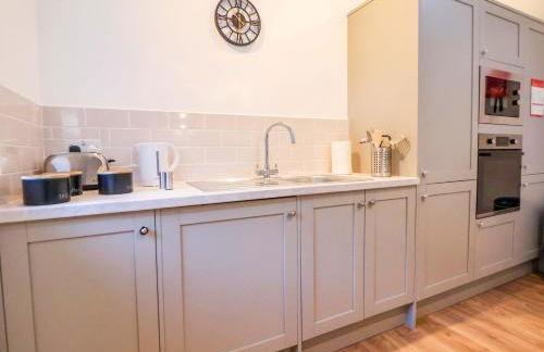 The Apple Store - Photo 12