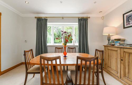 Woodland Cottage by inspirestays-com - Photo 6