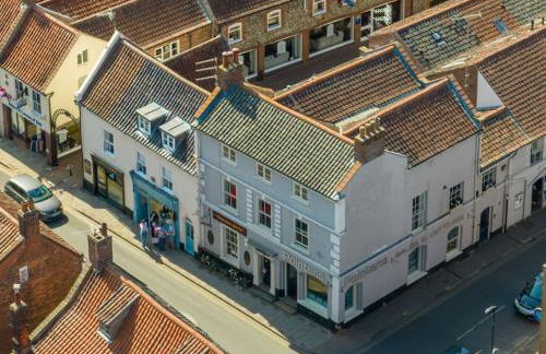 Sarah's - A townhouse apartment in Georgian Holt - Photo 10