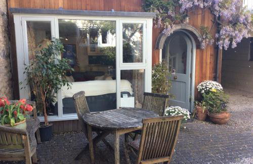 Arch Cottage - Photo 1