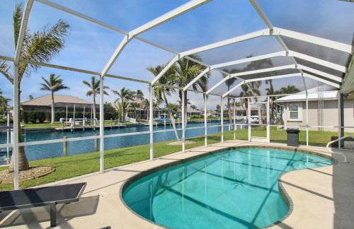 Chic & modern canal-front retreat with private pool - Azure Tides - Photo 1
