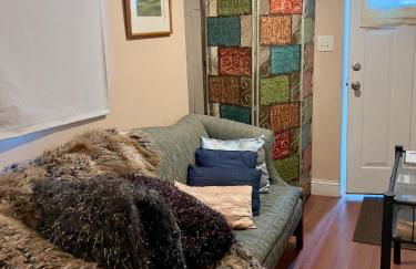 Charming 1-bedroom Basement Close to DC Pets Allowed - Photo 2