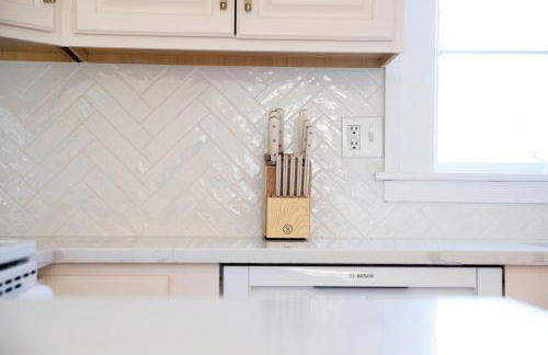 Renovated Cape Near Beach with Fire Pit - Foto 33