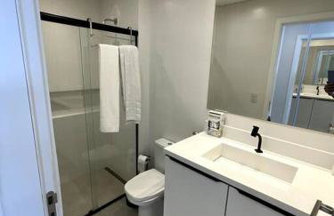 Apto Elegante com Localização Privilegiada e Rooftop incrível - Foto 8