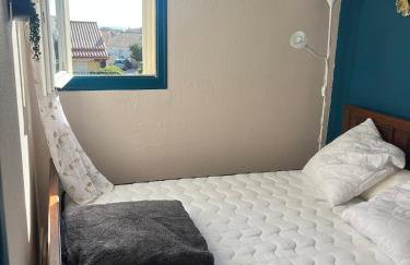 2 bedroom apartment, sleeps 4 - Photo 3
