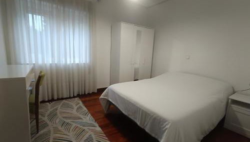 Piso con terraza y zonas verdes - Foto 4