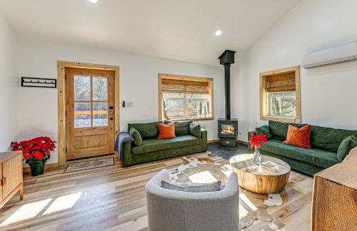 Remote Home with Deck and Grill in Scenic Tuckasegee! - Foto 6