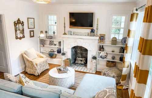 Cozy 2BR Apt w KING in historic dist. 1mi to sq. - Foto 1