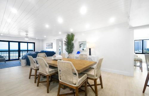 Luxury direct oceanfront corner with large private balcony, heated pool and garage - Photo 42